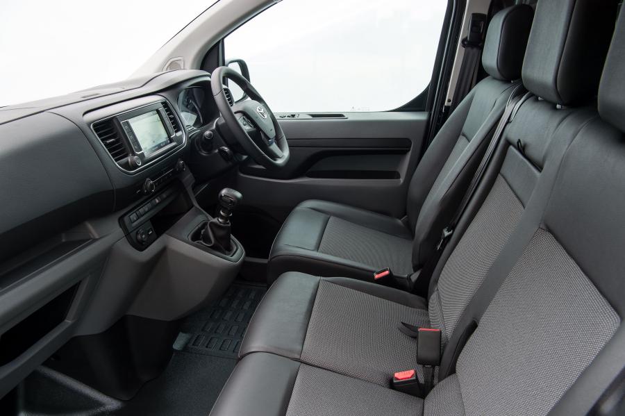 Интерьер Toyota ProAce Van Long 2016 года  (UK) (фото 9 из 13)